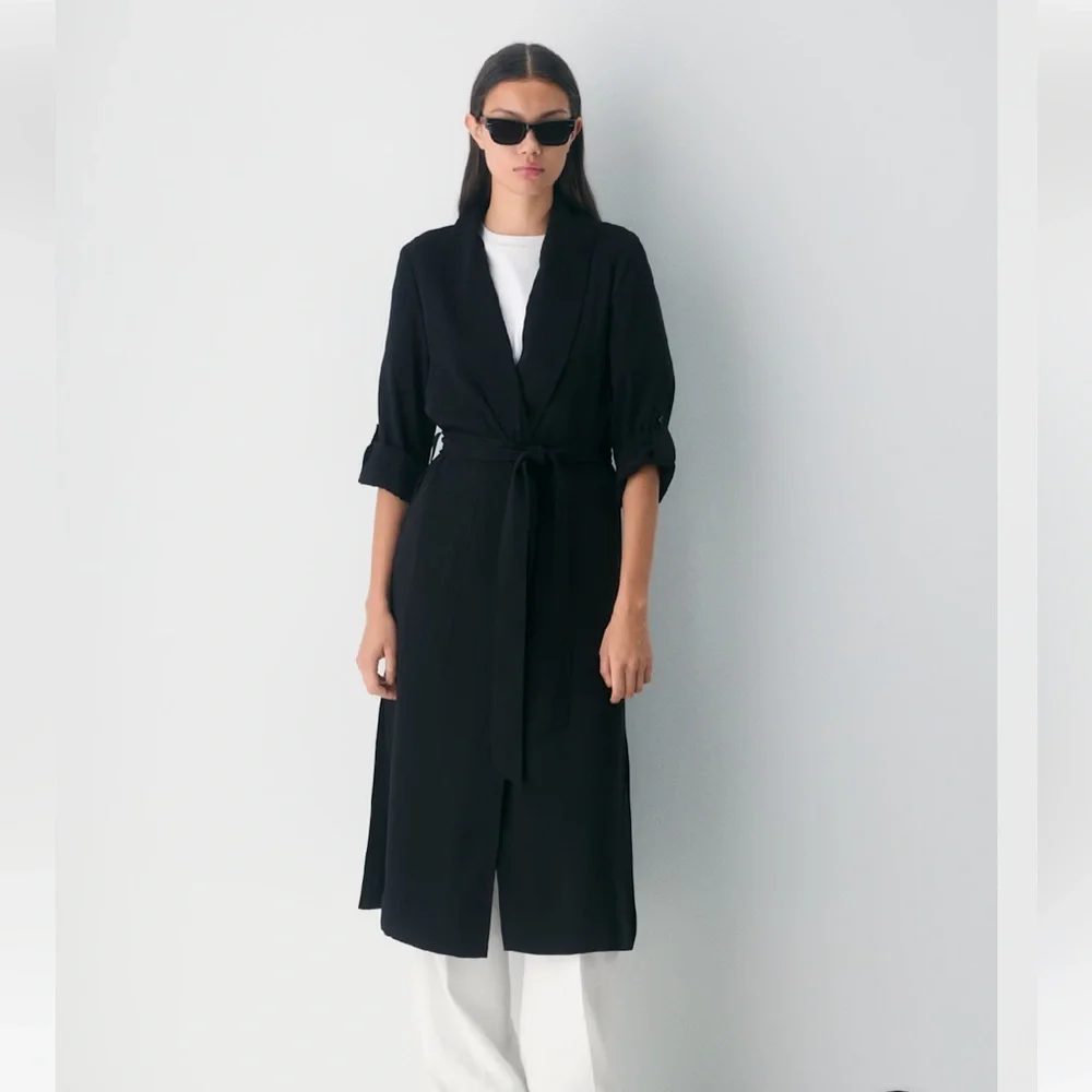 Babaton Black Tunic Top - Picture 1 of 7